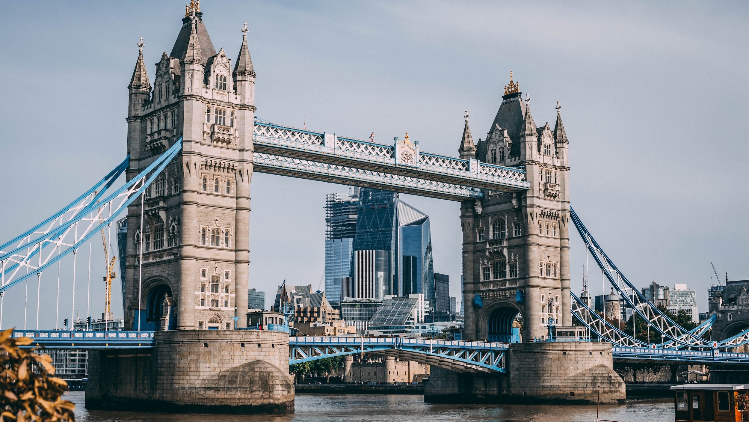 Tower Bridge London – international removals to the UK