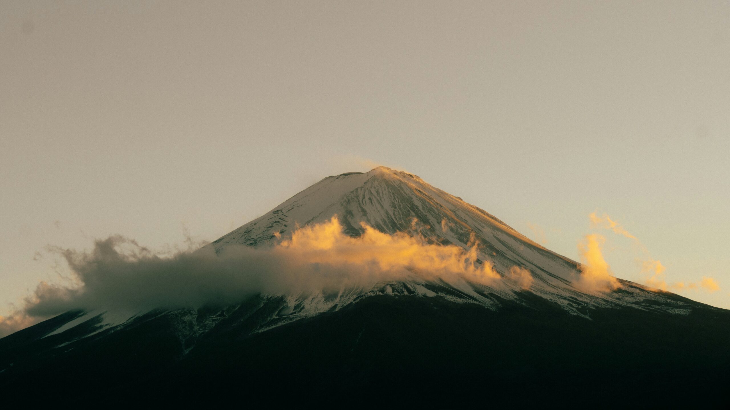Mount Fuji in Japan – UK to Japan removals