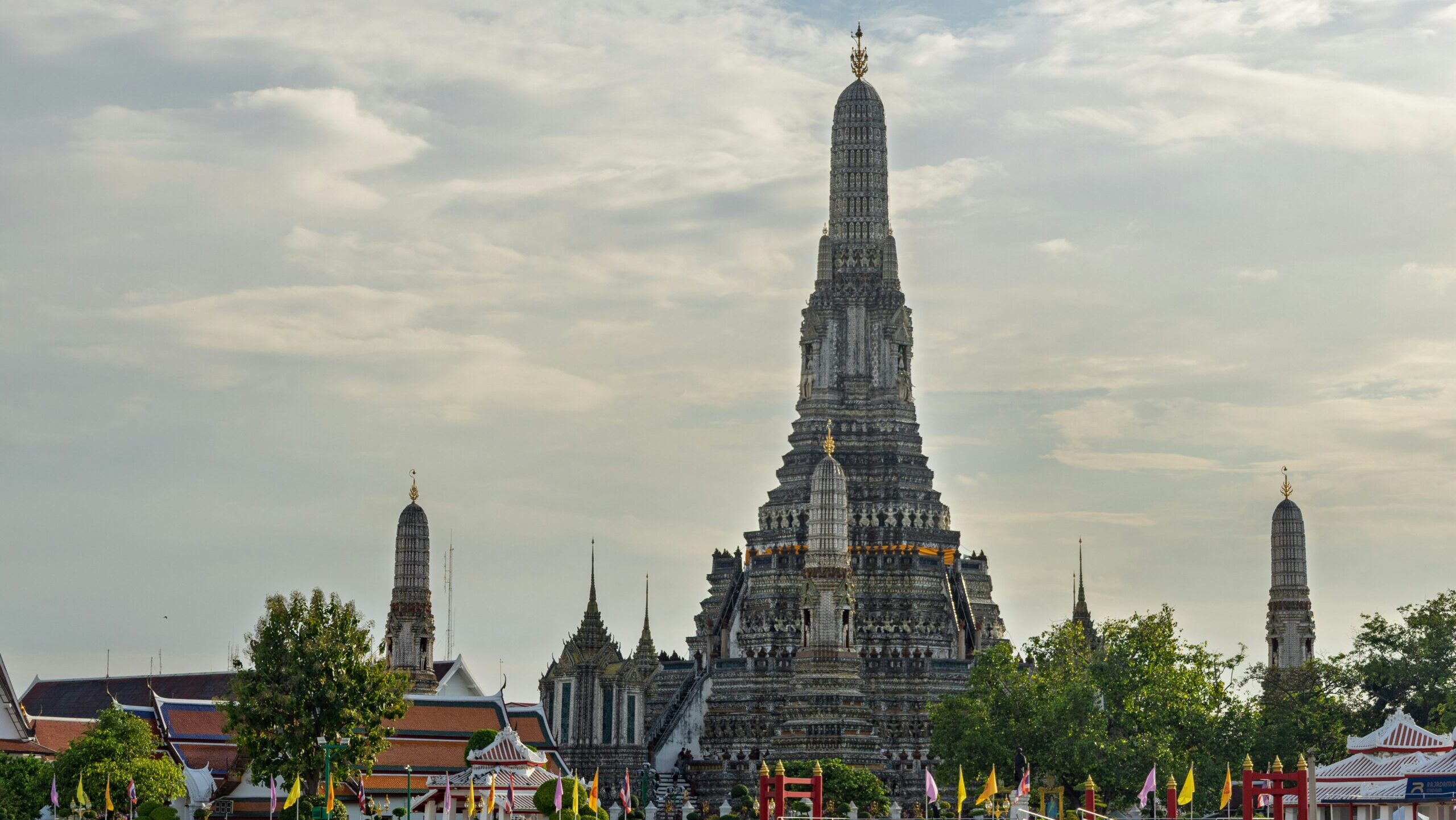 Wat Arun Bangkok – UK to Thailand removals